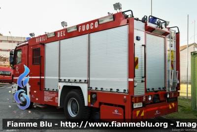 Mercedes-Benz Actros 1832 II serie
Vigili del Fuoco
Comando Provinciale di Bologna
AutoPompaSerbatoio bimodale (strada-rotaia) allestimento Bai
Con nuove marcature ferroviarie
VF 24124
Parole chiave: Mercedes-Benz Actros_1832_IIserie VF24124 Santa_Barbara_2017