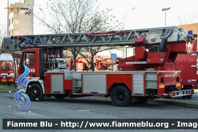 Iveco EuroFire 150E27 I serie
Vigili del Fuoco
Comando Provinciale di Bologna
AutoScala da 37 metri allestimento Iveco-Magirus
VF 19386
Parole chiave: Iveco EuroFire_150E27_Iserie VF19386 Santa_Barbara_2017