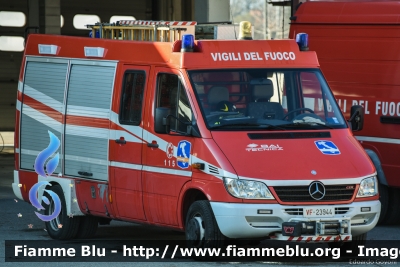 Mercedes-Benz Sprinter II serie
Vigili del Fuoco
Comando Provinciale di Bologna
Polisoccorso Allestito da BAI per Interventi su Autostrade per l'Italia
VF 23944
Parole chiave: Mercedes-Benz Sprinter_IIserie VF23944 Santa_Barbara_2017