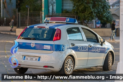 Fiat Grande Punto
Polizia Locale Genova 
Codice Automezzo: A25
Allestimento Ciabilli
POLIZIA LOCALE YA 039 AH
Parole chiave: Fiat Grande_Punto POLIZIALOCALEYA039AH