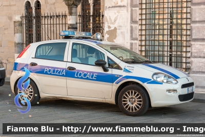 Fiat Punto VI serie
Polizia Locale Genova 
Codice Automezzo: A65
POLIZIA LOCALE YA 403 AK
Parole chiave: Fiat Punto_VIserie POLIZIALOCALEYA403AK