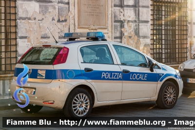 Fiat Punto VI serie
Polizia Locale Genova 
Codice Automezzo: A36
POLIZIA LOCALE YA 495 AF
Parole chiave: Fiat Punto_VIserie POLIZIALOCALEYA495AF