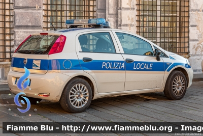 Fiat Punto VI serie
Polizia Locale Genova 
Codice Automezzo: A65
POLIZIA LOCALE YA 403 AK
Parole chiave: Fiat Punto_VIserie POLIZIALOCALEYA403AK