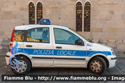 Fiat Nuova Panda I serie
Polizia Locale Genova 
Codice Automezzo: A18
Allestimento Ciabilli
POLIZIA LOCALE YA 323 AH
Parole chiave: Fiat Nuova_Panda_Iserie POLIZIALOCALEYA323AH