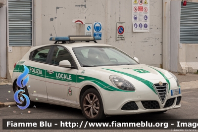 Alfa-Romeo Nuova Giulietta
Polizia Locale Milano
Allestimento NCT Nuova Carrozzeria Torinese
Decorazione Grafica Artlantis
Codice Automezzo: 919
POLIZIA LOCALE YA 707 AM
Parole chiave: Alfa-Romeo Nuova_Giulietta POLIZIALOCALEYA707AM