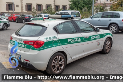 Alfa-Romeo Nuova Giulietta
Polizia Locale Milano
Allestimento NCT Nuova Carrozzeria Torinese
Decorazione Grafica Artlantis
Codice Automezzo: 919
POLIZIA LOCALE YA 707 AM
Parole chiave: Alfa-Romeo Nuova_Giulietta POLIZIALOCALEYA707AM