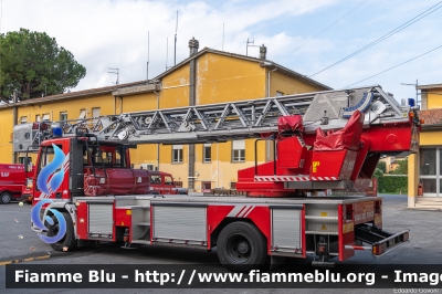 Iveco EuroFire 150E27 I serie
Vigili del Fuoco
Comando Provinciale di Lucca
AutoScala da 32 metri allestimento Iveco-Magirus
VF 19429
Parole chiave: Iveco EuroFire_150E27_Iserie VF19429