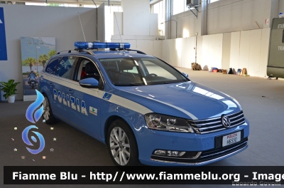 Volkswagen Passat Variant VII serie
Polizia di Stato
Polizia Stradale
In servizio sull'Autostrada A21 Brescia - Piacenza
Allestimento Bertazzoni
POLIZIA H6550
In esposizione al Reas 2012
Parole chiave: Volkswagen Passat_Variant_VIIserie POLIZIAH6550 Reas_2012