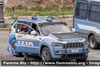 Jeep Grand Cherokee IV serie restyle
Polizia di Stato
Reparto Mobile
POLIZIA M4223
Parole chiave: Jeep Grand_Cherokee_IVserie_restyle POLIZIAM4223