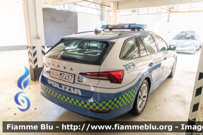 Skoda Octavia Wagon VI serie
Polizia di Stato
Polizia Autostradale
in servizio sulla rete Autostrade per l'Italia SPA
POLIZIA M7457
Parole chiave: Skoda Octavia_Wagon_VIserie POLIZIAM7457