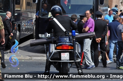 Bmw R850RT I serie
Carabinieri
Polizia Militare presso la Marina Militare
MM A5040
Parole chiave: Bmw R850RT_Iserie MMA5040 Festa_della_Repubblica_2011