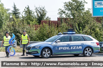 Skoda Superb Wagon III serie restyle
Polizia di Stato
Polizia Autostradale
in servizio sulla rete Autostrade per l'Italia
Allestimento Focaccia
POLIZIA M6060
Parole chiave: Skoda Superb_Wagon_IIIserie_restyle POLIZIAM6060