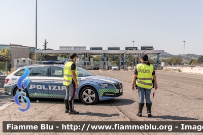 Skoda Superb Wagon III serie restyle
Polizia di Stato
Polizia Autostradale
in servizio sulla rete Autostrade per l'Italia
Allestimento Focaccia
POLIZIA M6060
Parole chiave: Skoda Superb_Wagon_IIIserie_restyle POLIZIAM6060