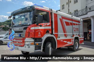 Scania P380 4x4 I serie
Vigili del Fuoco
Unione Distrettuale di Trento
Corpo Volontario di Sopramonte (TN)
AutoPompaSerbatoio allestimento Rosenbauer
VF 4D0 TN
Parole chiave: Scania P380_4x4_Iserie VF4D0TN