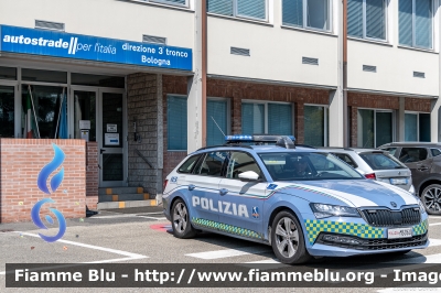 Skoda Superb Wagon III serie restyle
Polizia di Stato
Polizia Autostradale
in servizio sulla rete Autostrade per l'Italia
Allestimento Focaccia
POLIZIA M6060
Parole chiave: Skoda Superb_Wagon_IIIserie_restyle POLIZIAM6060