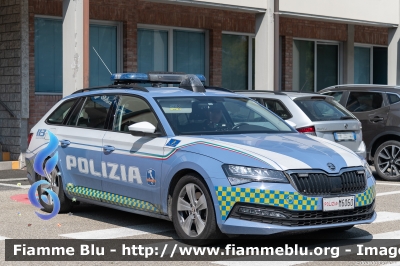 Skoda Superb Wagon III serie restyle
Polizia di Stato
Polizia Autostradale
in servizio sulla rete Autostrade per l'Italia
Allestimento Focaccia
POLIZIA M6060
Parole chiave: Skoda Superb_Wagon_IIIserie_restyle POLIZIAM6060