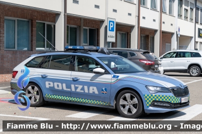 Skoda Superb Wagon III serie restyle
Polizia di Stato
Polizia Autostradale
in servizio sulla rete Autostrade per l'Italia
Allestimento Focaccia
POLIZIA M6060
Parole chiave: Skoda Superb_Wagon_IIIserie_restyle POLIZIAM6060