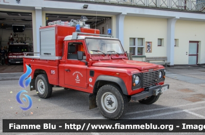 Land Rover Defender 110
Vigili del Fuoco
Unione Distrettuale di Trento
Corpo Volontario di Sopramonte (TN)
VF 0D1 TN
Parole chiave: Land-Rover Defender_110 VF0D1TN