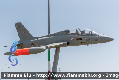 Aermacchi MB-339A
Aeronautica Militare Italiana
61° Stormo
MM 54489
61-33

*Esposto come monumento a Galatina*
Parole chiave: Aermacchi MB-339A