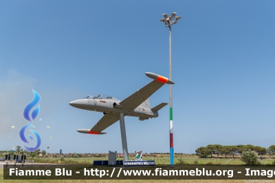 Aermacchi MB-339A
Aeronautica Militare Italiana
61° Stormo
MM 54489
61-33

*Esposto come monumento a Galatina*
Parole chiave: Aermacchi MB-339A