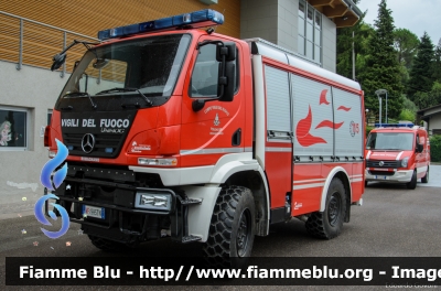 Mercedes-Benz Unimog U20
Vigili del Fuoco
Distretto di Trento
Corpo Volontario di Romagnano (TN)
VF 9H5 TN
Parole chiave: Mercedes-Benz Unimog_U20 VF9H5TN