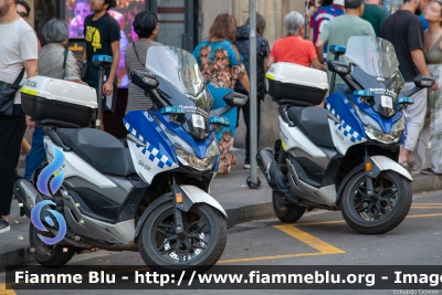 Yamaha X-Max 125
España - Spagna
Guardia Urbana
Ajuntament de Barcelona
GU297 e GU333
Parole chiave: Yamaha X-Max_125