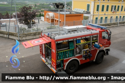 Mercedes-Benz Unimog U20
Vigili del Fuoco
Distretto di Trento
Corpo Volontario di Romagnano (TN)
VF 9H5 TN
Parole chiave: Mercedes-Benz Unimog_U20 VF9H5TN