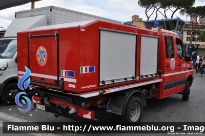 Mercedes-Benz Sprinter 4x4 III serie
Vigili del Fuoco
Comando Provinciale di Roma
Nucleo NBCR
Allestimento Baggio & De Sordi
Esemplare unico
VF 26340
Parole chiave: Mercedes-Benz Sprinter_4X4_IIIserie VF26340 Festa_della_Repubblica_2011