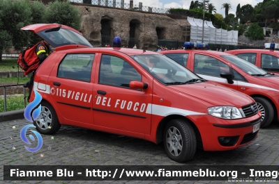 Fiat Punto III serie
Vigili del Fuoco
VF 23490
Parole chiave: Fiat Punto_IIIserie VF23490 Festa_della_Repubblica_2011