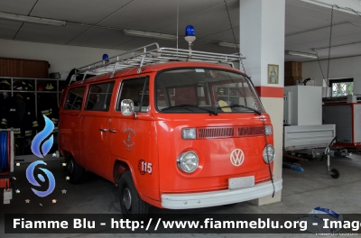 Volkswagen Transporter T2
Vigili del Fuoco
Unione Distrettuale di Fondo
Corpo Volontario di Romeno (TN)
VF 7F0 TN
* Mezzo Storico *
Parole chiave: Volkswagen Transporter_T2 VF7F0TN