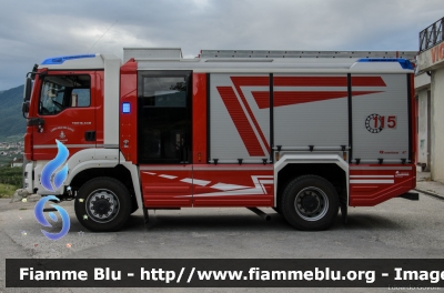 Man TGM 18.340 4x4 II serie
Vigili del Fuoco
Unione Distrettuale di Fondo
Corpo Volontario di Revò (TN)
Allestimento Rosenbauer
VF 7E5 TN
Parole chiave: Man TGM_18.340_4x4_IIserie VF7E5TN