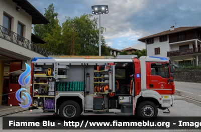 Man TGM 18.340 4x4 II serie
Vigili del Fuoco
Unione Distrettuale di Fondo
Corpo Volontario di Revò (TN)
Allestimento Rosenbauer
VF 7E5 TN
Parole chiave: Man TGM_18.340_4x4_IIserie VF7E5TN