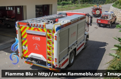 Iveco EuroCargo 150E30 4x4 III serie
Vigili del Fuoco
Unione Distrettuale di Fondo
Corpo Volontario di Ruffrè Mendola (TN)
Allestimento Magirus
VF 7E8 TN
Parole chiave: Iveco EuroCargo_150E30_4x4_IIIserie VF7E8TN