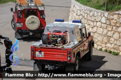 Land-Rover Defender 110
Vigili del Fuoco
Unione Distrettuale di Fondo
Corpo Volontario di Ruffrè Mendola (TN)
VF 0D4 TN
Parole chiave: Land-Rover Defender_110 VF0D4TN