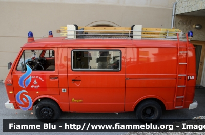 Volkswagen LT I serie
Vigili del Fuoco
Unione Distrettuale di Fondo
Corpo Volontario di Amblar (TN)
un tempo in forza al Corpo Vigili del Fuoco Volontari di San Valentino in Campo/Gummer comune di Cornedo all'Isarco/Karneid (BZ)
Allestito Ziegler
VF Z43 TN
Parole chiave: Volkswagen LT_Iserie VFZ43TN