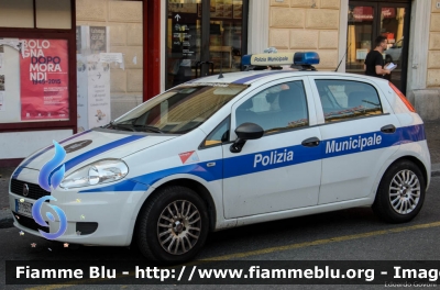 Fiat Grande Punto
Polizia Municipale Bologna
Allestita Focaccia
Codice Automezzo: 86
Parole chiave: Fiat Grande_Punto