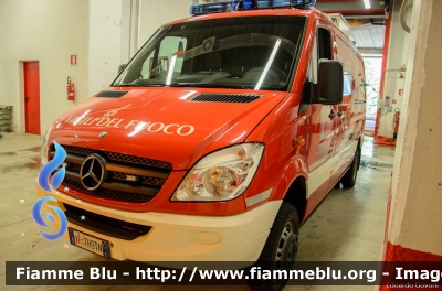 Mercedes-Benz Sprinter 4x4 III serie
Vigili del Fuoco
Distretto delle Giudicarie
Corpo Volontario di Madonna di Campiglio (TN)
Polisoccorso allestimento Brandschutz
VF 7H9 TN
Parole chiave: Mercedes-Benz Sprinter_4x4_IIIserie VF7H9TN