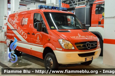 Mercedes-Benz Sprinter 4x4 III serie
Vigili del Fuoco
Distretto delle Giudicarie
Corpo Volontario di Madonna di Campiglio (TN)
Polisoccorso allestimento Brandschutz
VF 7H9 TN
Parole chiave: Mercedes-Benz Sprinter_4x4_IIIserie VF7H9TN