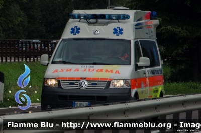 Volkswagen Transporter T5
Croce Bianca Tesero (TN)
Allestita Edm
111-32
Parole chiave: Volkswagen Transporter_T5 Ambulanza