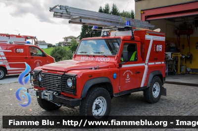 Land-Rover Defender 90
Vigili del Fuoco
Distretto di Pergine Valsugana
Corpo Volontario di Baselga di Pinè (TN)
VF 6E3 TN
Parole chiave: Land-Rover Defender_90 VF6E3TN