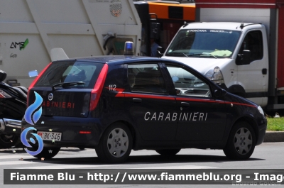 Fiat Punto III serie
Carabinieri
presso la Marina Militare
MM BK 346
Parole chiave: Fiat Punto_IIIserie MMBK346