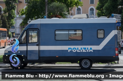 Fiat Ducato II serie
Polizia di Stato
Ufficio Mobile
POLIZIA D2445
Parole chiave: Fiat Ducato_IIserie POLIZIAD2445