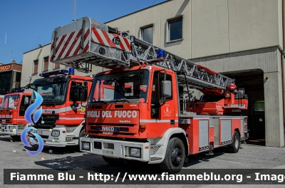 Iveco EuroFire 150E27 I serie
Vigili del Fuoco
Unione Distrettuale della Vallagarina (TN)
Ospitata dal corpo di Rovereto (TN)
AutoScala allestimento Iveco-Magirus
VF C51 TN
Parole chiave: Iveco EuroFire_150E27_Iserie VFC51TN