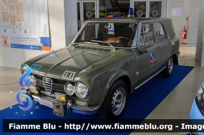 Alfa Romeo Giulia Super 1.6 
Polizia di Stato
Polizia Stradale
Collezzione Privata
POLIZIA 48414 
Parole chiave: Alfa-Romeo Giulia_Super_1.6 POLIZIA48414 Reas_2015