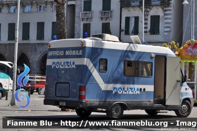 Fiat Ducato II serie
Polizia di Stato
Con stemma "Squadra Volante
POLIZIA D2414
Parole chiave: Fiat Ducato_IIserie POLIZIAD2414