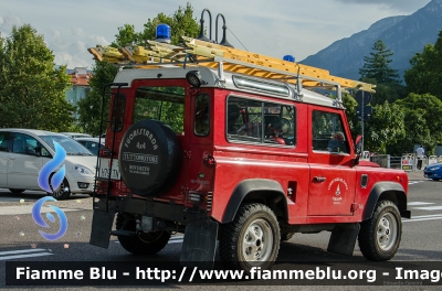 Land-Rover Defender 90
Vigili del Fuoco
Distretto di Trento
Corpo Volontario di Ravina (TN)
VF H79 TN
Parole chiave: Land-Rover Defender_90 VFH79TN