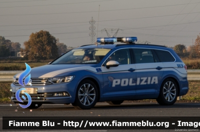 Volkswagen Passat Variant VII serie
Polizia di Stato
Polizia Stradale
Tangenziale Esterna Est di Milano
A58 Agrate Brianza - Melegnano
Decorazione Grafica Artlantis
POLIZIA M0392
Parole chiave: Volkswagen Passat_Variant_VIIserie POLIZIAM0392