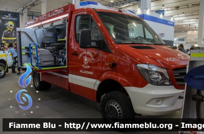 Mercedes-Benz Sprinter 4x4 III serie restyle
Vigili del Fuoco
Distretto di Trento
Corpo Volontario di Villazzano
Allestimento Fulmix
In esposizione al Reas 2016
Parole chiave: Mercedes-Benz Sprinter_4x4_IIIserie_restyle Reas_2016