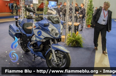 Moto-Guzzi Norge
Polizia di Stato
Polizia Stradale in servizio sulla Milano Serravalle Milano Tangenziali
Assegnata al Reparto di Intervento della Polizia Stradale (R.I.P.S.) di Milano
POLIZIA G2325
Parole chiave: Moto-Guzzi Norge POLIZIAG2325 Sicurezza_2015