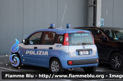 Fiat Nuova Panda II serie
Polizia di Stato
Allestito Nuova Carrozzeria Torinese
Decorazione Grafica Artlantis
POLIZIA H9825
Parole chiave: Fiat Nuova_Panda_IIserie POLIZIAH9825 Sicurezza_2015